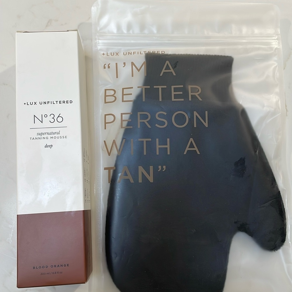 Tanning Mousse and glove
Lux Unfiltered N•36. 
Color. Blood Orange 
6.5 fl oz